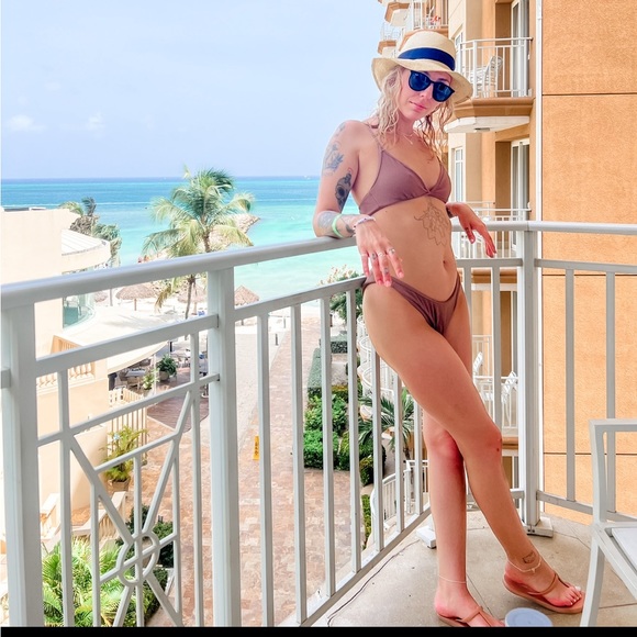 Welcome to my closet! - Picture 5 of 11